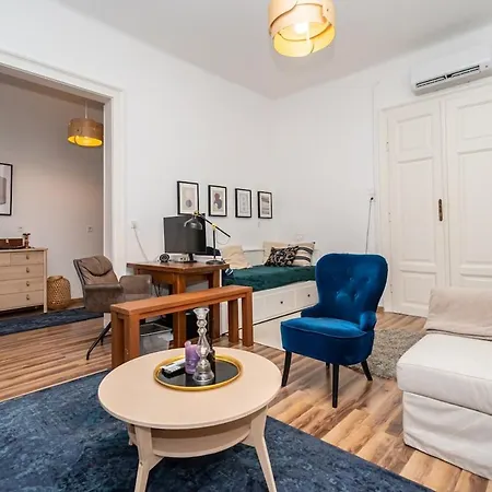 Milan 부다페스트