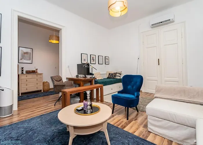 Milan 부다페스트