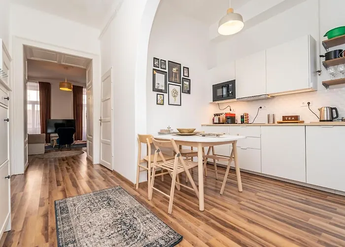 Milan * 부다페스트